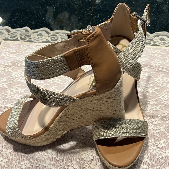NWOB Fergalicious by Fergie espadrille wedge sandals - Picture 3 of 5